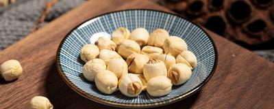新鲜莲子怎么保存能放冰箱吗 新鲜莲子放久了发黑还能吃吗 新鲜莲子怎么保存能放冰箱吗 新鲜莲子放久了发黑还能吃吗