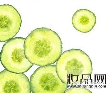 脸上贴黄瓜片有什么好处和坏处 黄瓜敷脸的正确方法