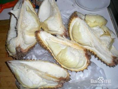 剥开的榴莲肉硬怎么办 生榴莲肉放冰箱会变软吗 剥开的榴莲肉硬怎么办 生榴莲肉放冰箱会变软吗