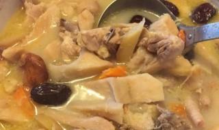榴莲煲乌鸡好还是榴莲煲老母鸡好 榴莲煲乌鸡汤的功效 榴莲煲乌鸡好还是榴莲煲老母鸡好 榴莲煲乌鸡汤的功效