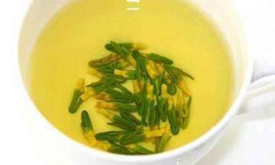 莲子心和什么泡水喝功效好 甘草、绿茶、竹叶！