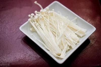 金针菇可以放冰箱放多少天 金针菇变得有点黄了可以吃吗 金针菇可以放冰箱放多少天 金针菇变得有点黄了可以吃吗