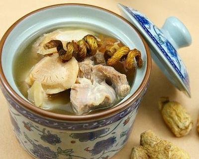 葛根煲鸡汤有什么功效 葛根煲鸡汤用什么配料 葛根煲鸡汤有什么功效 葛根煲鸡汤用什么配料