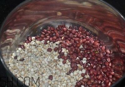 红豆薏米加红糖的功效与作用 红豆薏米加红糖还有去湿功效吗