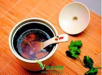 酸枣仁泡酒的功效与作用 酸枣仁泡酒用生还是用熟的好 酸枣仁泡酒的功效与作用 酸枣仁泡酒用生还是用熟的好