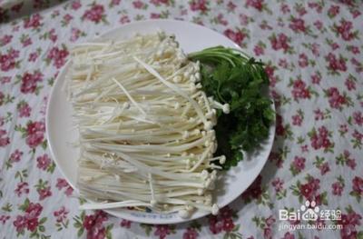 金针菇煮多久能熟 凉拌金针菇是冷水煮还是热水烫