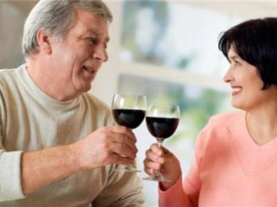 什么人不能喝桑葚酒 女人睡前喝桑葚酒好吗